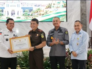 penandatanganan Perjanjian Kerja Sama (PKS) bidang pemulihan aset antara Pemprov Kepri dan Kejati Kepri, serta penandatanganan pakta integritas pengamanan pembangunan strategis.