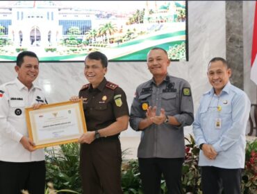 penandatanganan Perjanjian Kerja Sama (PKS) bidang pemulihan aset antara Pemprov Kepri dan Kejati Kepri, serta penandatanganan pakta integritas pengamanan pembangunan strategis.