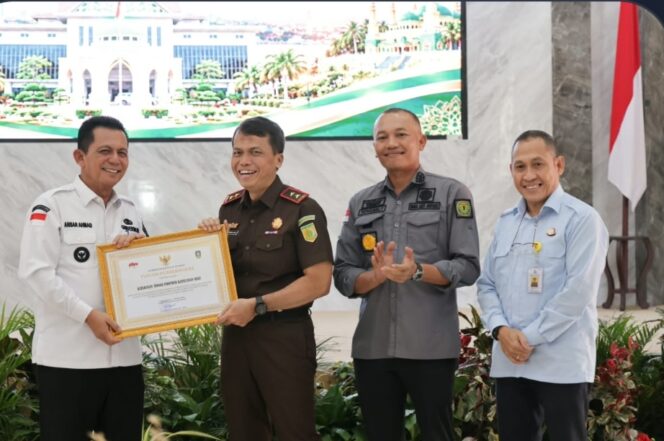 
					penandatanganan Perjanjian Kerja Sama (PKS) bidang pemulihan aset antara Pemprov Kepri dan Kejati Kepri, serta penandatanganan pakta integritas pengamanan pembangunan strategis.
